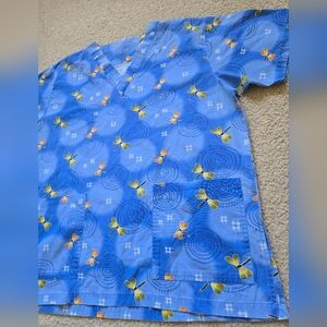 🌈Dragonfly Print Scrub Top – Size Large
